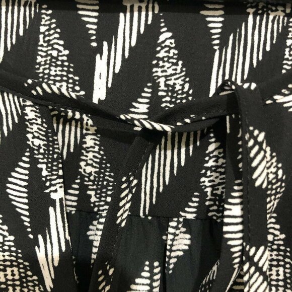 NYDJ Not Your Daughters Jeans Womens Tunic Top Black/White v-neck Tie XS - Picture 7 of 11